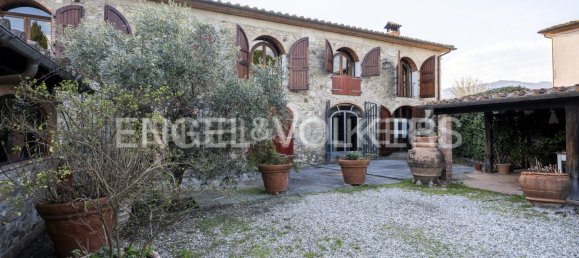 4 bedrooms House in Pistoia, Italy No. 128053 2