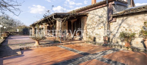 4 bedrooms House in Pistoia, Italy No. 128053 13