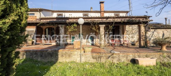 4 bedrooms House in Pistoia, Italy No. 128053 16