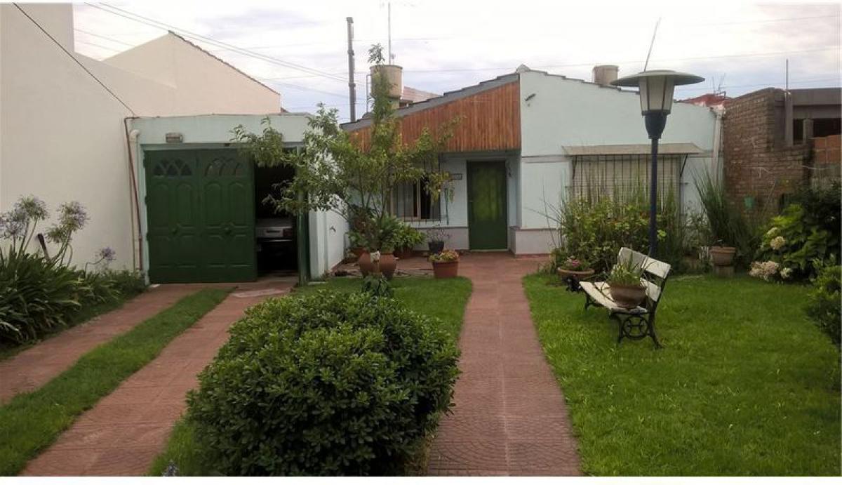 5 bedrooms House in Almirante Brown, Argentina No. 83130