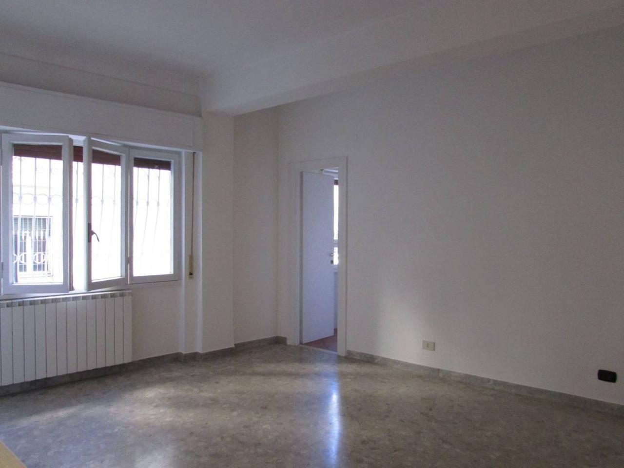 2غرفة شقة في Rome, Italy رقم 40500