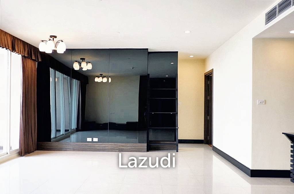 3 bedrooms Condo in Bangkok, Thailand No. 13418