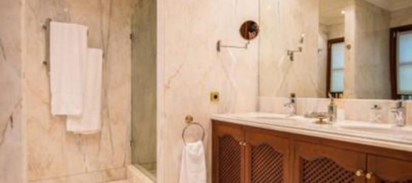 6 bedrooms House in Malaga, Spain No. 104580 4