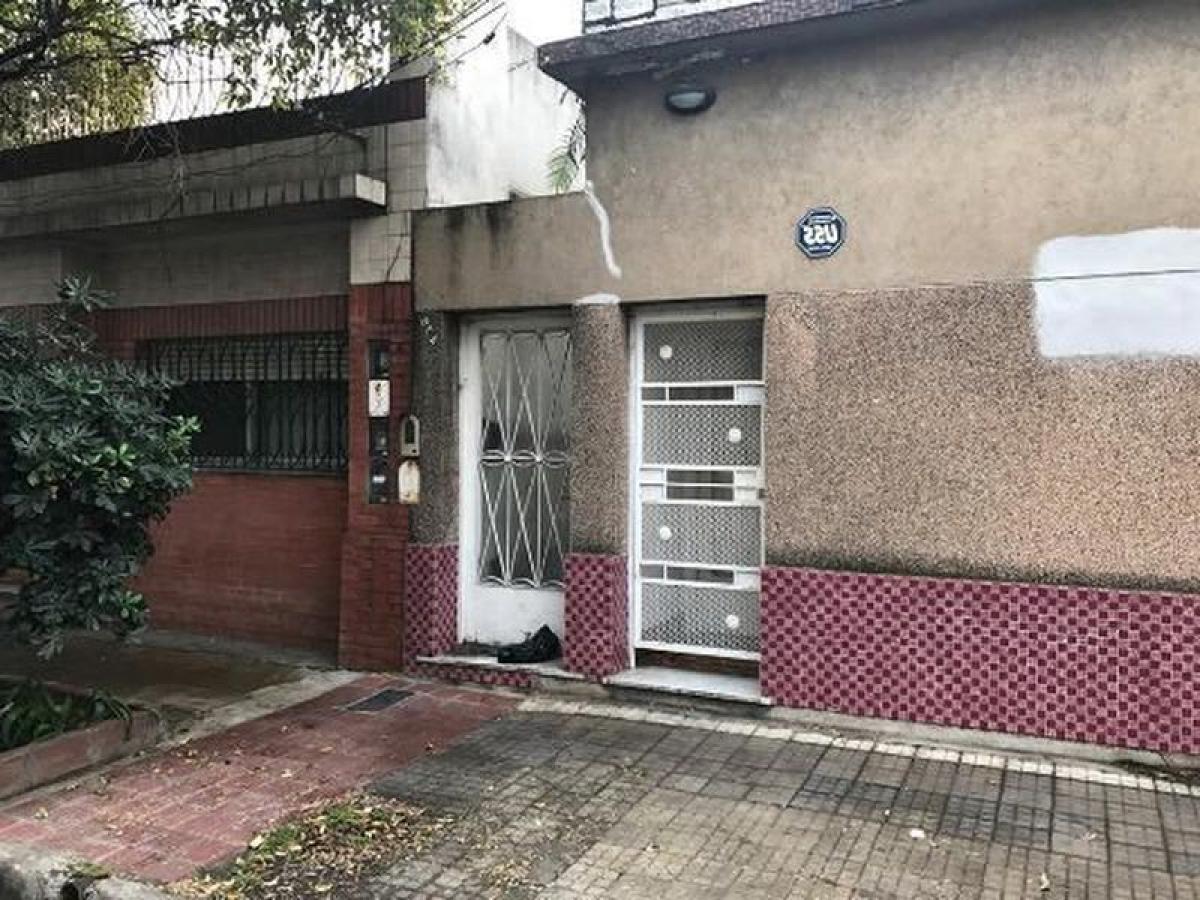 2 bedrooms House in Lanus, Argentina No. 8992