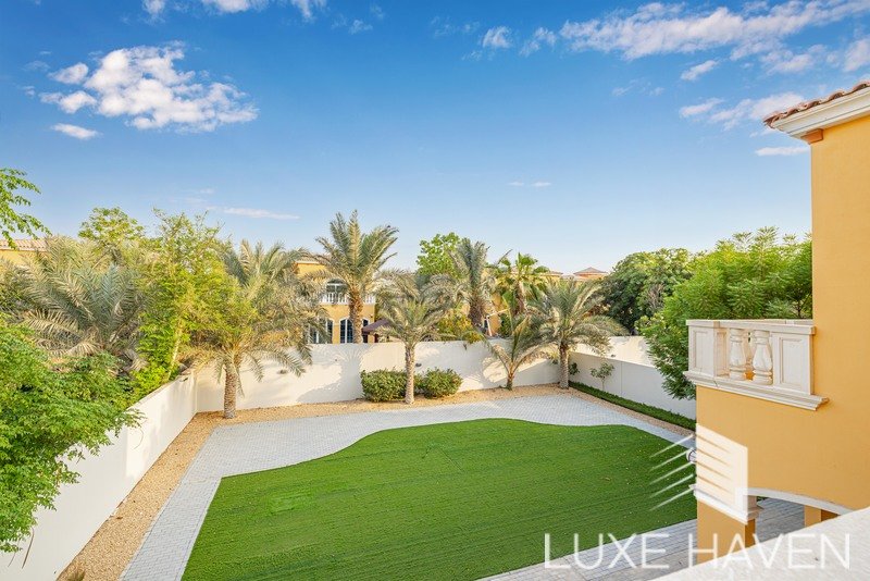 Вилла с 5 спальнями в Jumeirah Park, ОАЭ № 13353