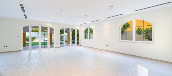 Вилла с 5 спальнями в Jumeirah Park, ОАЭ № 13353 2