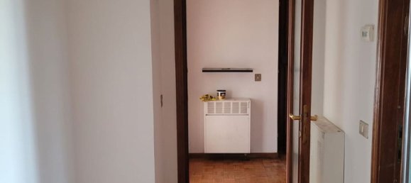 5 rooms Apartment in Perugia, Italy No. 50343 7