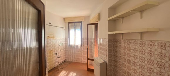 5 rooms Apartment in Perugia, Italy No. 50343 6