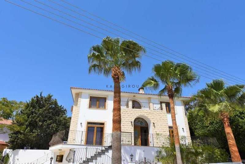 6 bedrooms House in Oroklini, Cyprus No. 10612