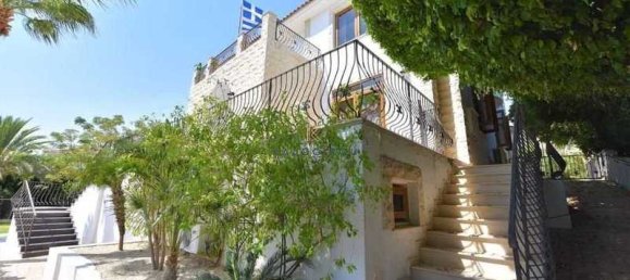 6 bedrooms House in Oroklini, Cyprus No. 10612 4