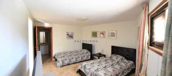 6 bedrooms House in Oroklini, Cyprus No. 10612 9