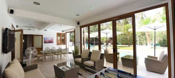 6 bedrooms House in Oroklini, Cyprus No. 10612 6