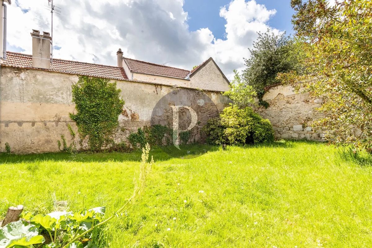 9 bedrooms House in Verrieres-le-Buisson, France No. 175225