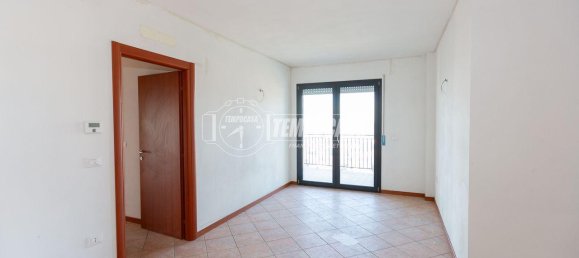 4 rooms Apartment in Brescia, Italy No. 2484 8