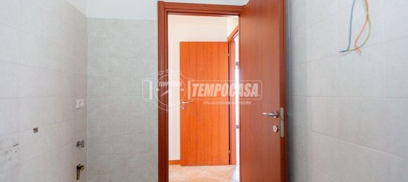 4 rooms Apartment in Brescia, Italy No. 2484 12