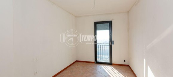 4 rooms Apartment in Brescia, Italy No. 2484 17