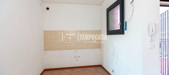 4 rooms Apartment in Brescia, Italy No. 2484 10