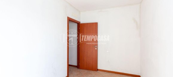 4 rooms Apartment in Brescia, Italy No. 2484 26