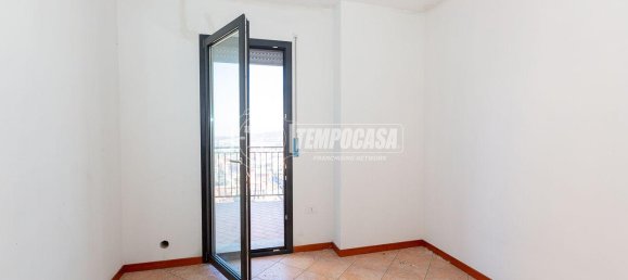 4 rooms Apartment in Brescia, Italy No. 2484 13