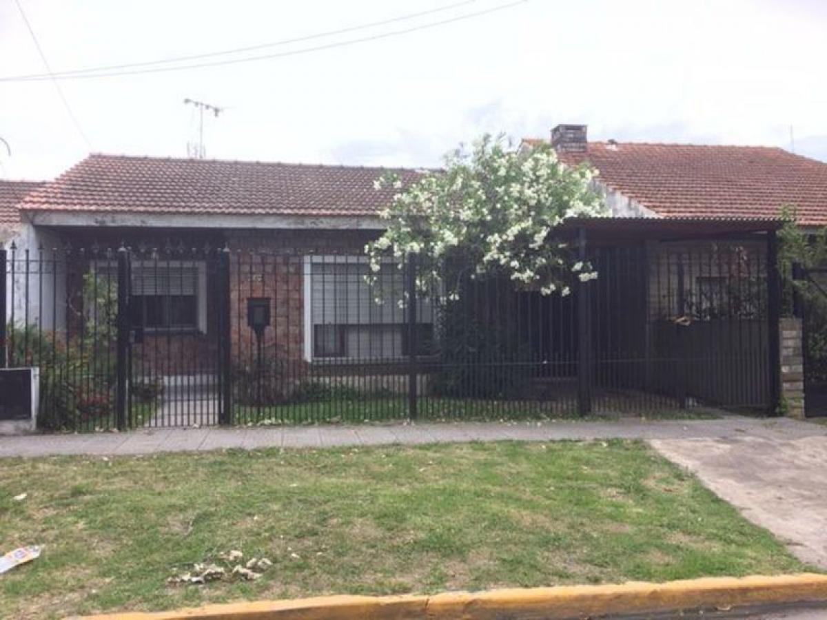 2 bedrooms House in Almirante Brown, Argentina No. 67311