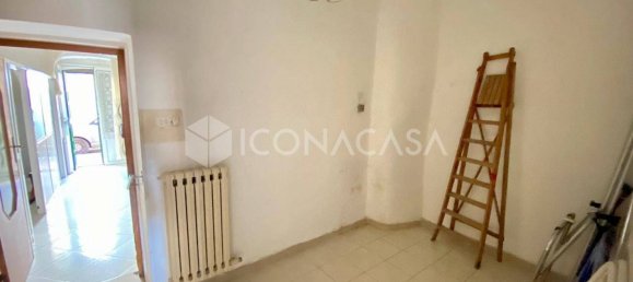 4 rooms House in Bitonto, Italy No. 20752 7