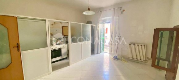4 rooms House in Bitonto, Italy No. 20752 3