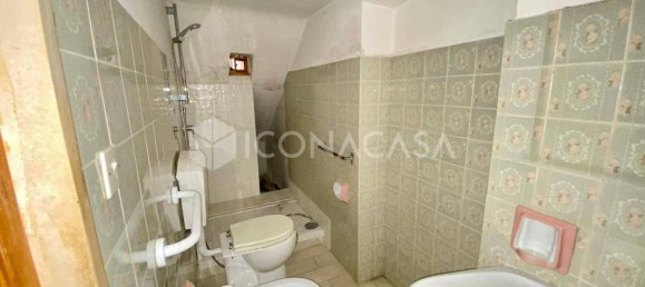 4 rooms House in Bitonto, Italy No. 20752 9