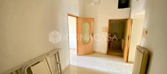 4 rooms House in Bitonto, Italy No. 20752 8