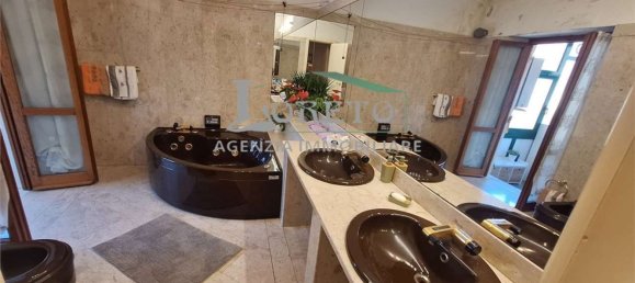 Apartamento de 6 dormitorios en Rapallo, Italy No. 372747 52