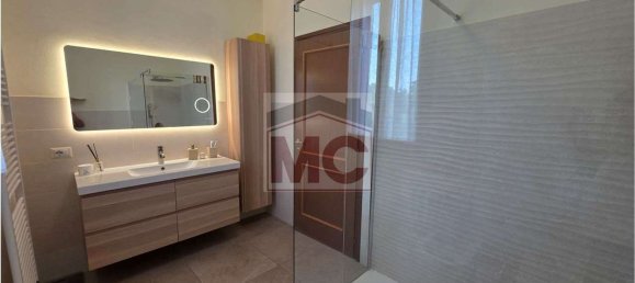 Дом с 6 комнатами в Рубьера, Италия № 265994 28