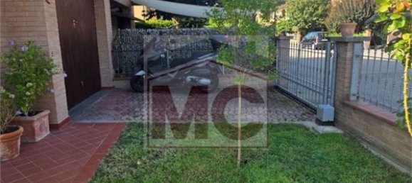 Дом с 6 комнатами в Рубьера, Италия № 265994 8