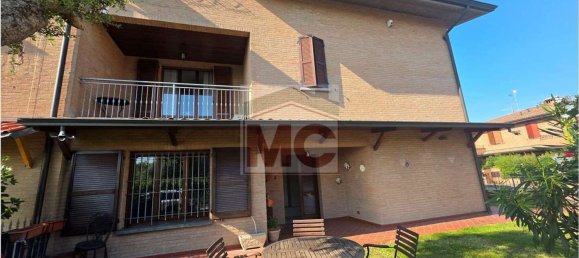 Дом с 6 комнатами в Рубьера, Италия № 265994 2