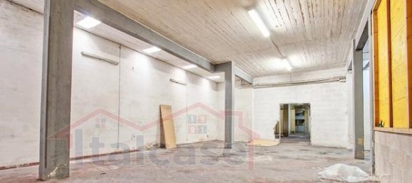 208m² Commercial property in Rome, Italy No. 292226 2