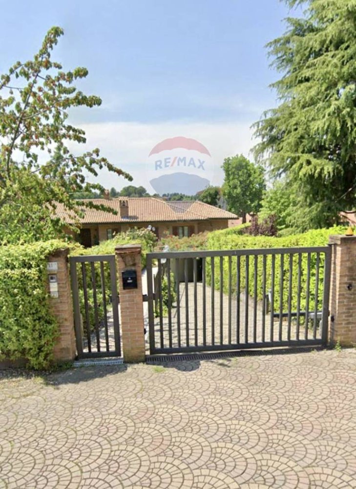 Вилла с 6 спальнями в Суэлло, Италия № 377046