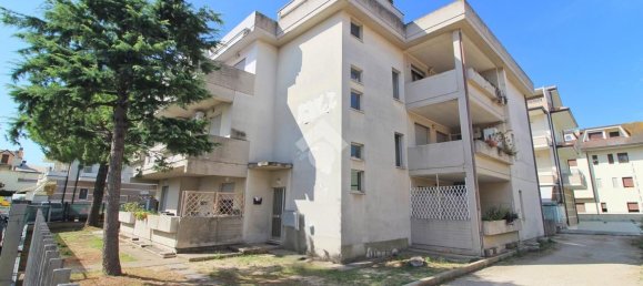 4 rooms Apartment in Giulianova, Italy No. 268714 2