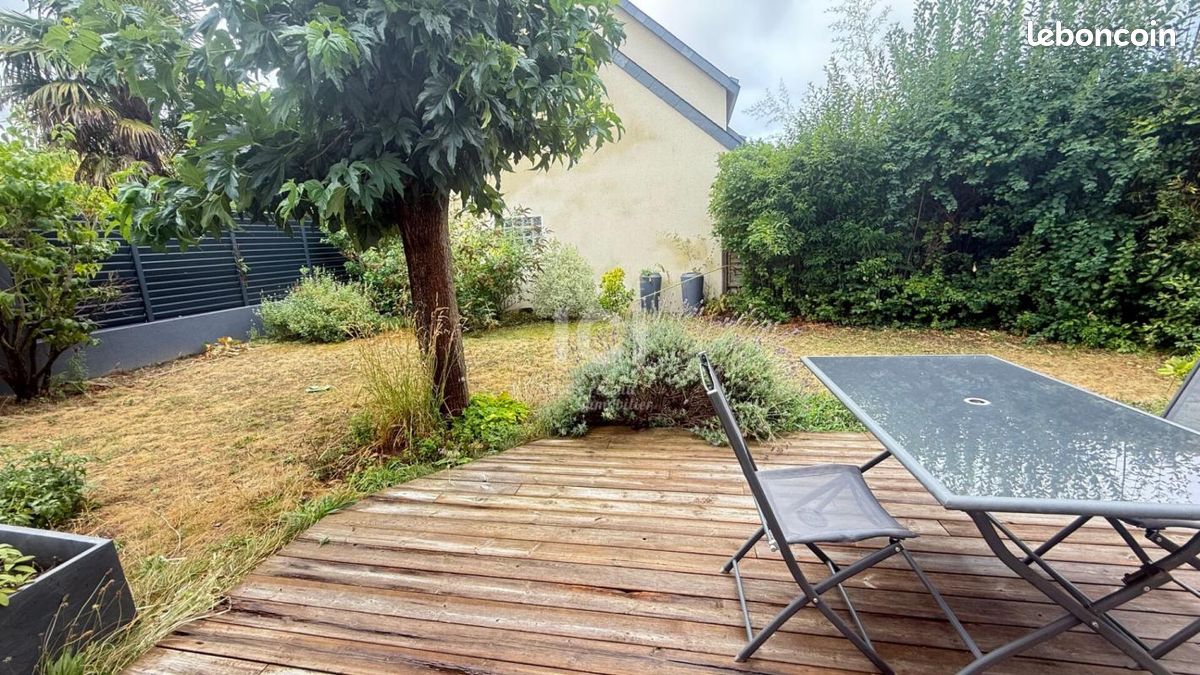 5 bedrooms House in Nantes, France No. 289213