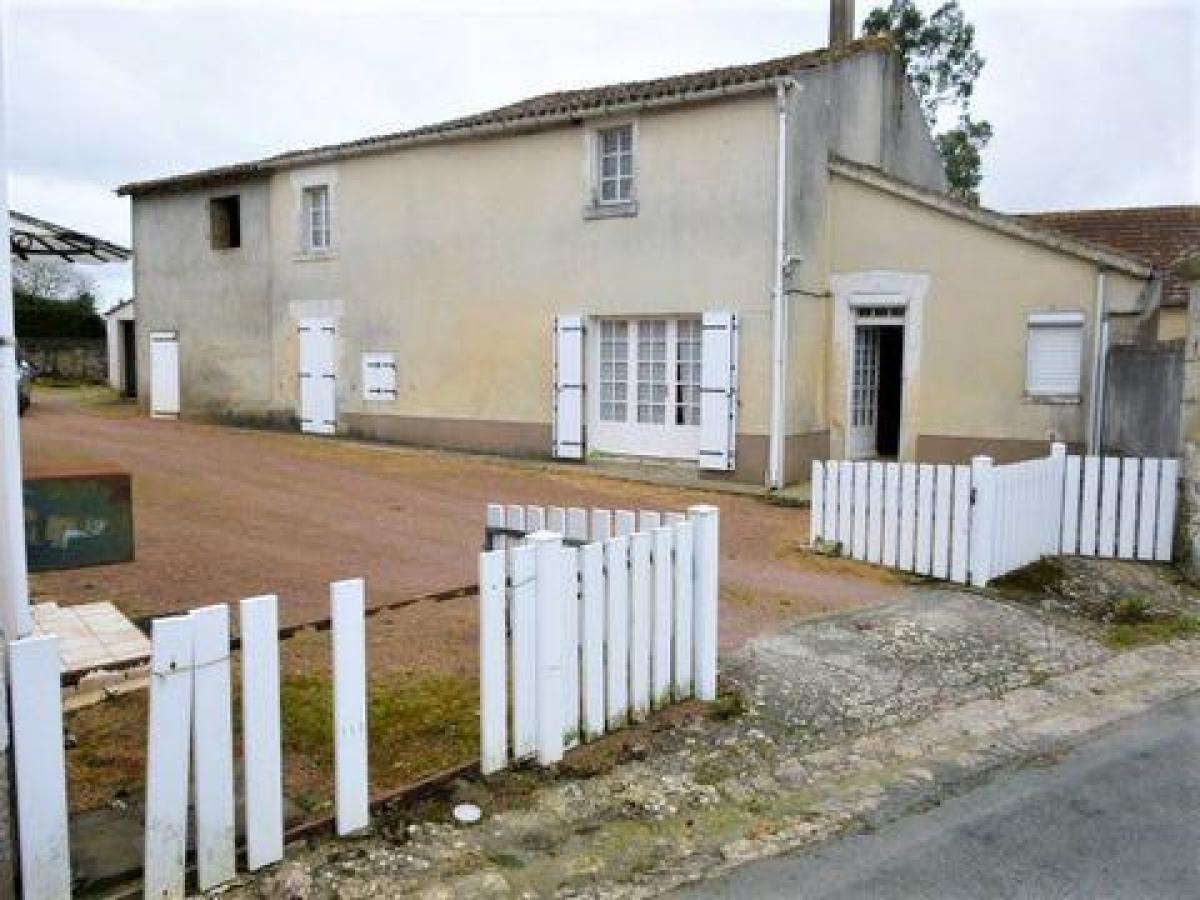 3 bedrooms House in Chantonnay, France No. 25351