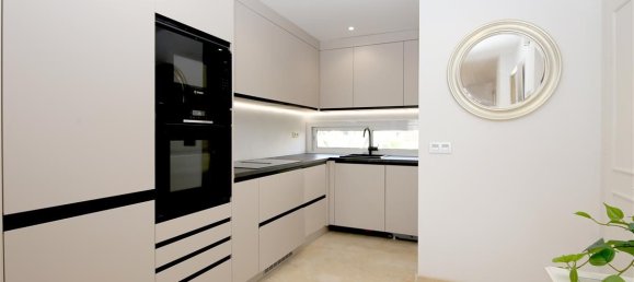 2 bedrooms Penthouse in Estepona, Spain No. 134189 8