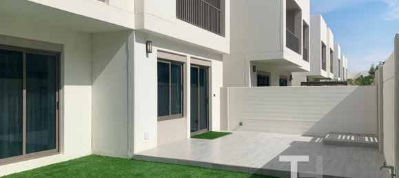 4 chambres Maison de ville à Town Square, UAE No. 34486 2