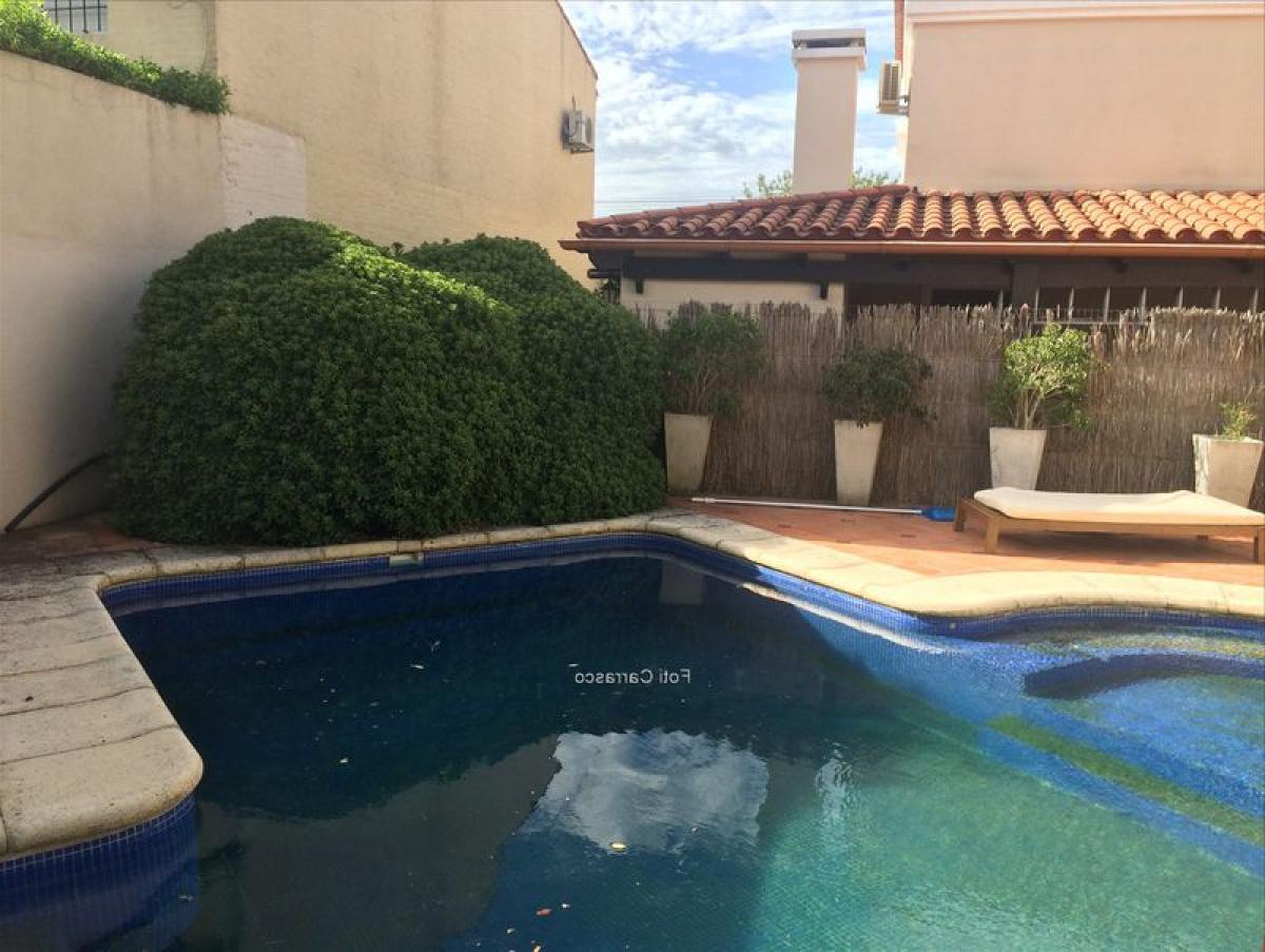 4 bedrooms House in Montevideo, Uruguay No. 6106