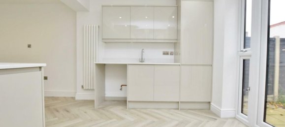 2 bedrooms Apartment in London, United Kingdom No. 12465 15