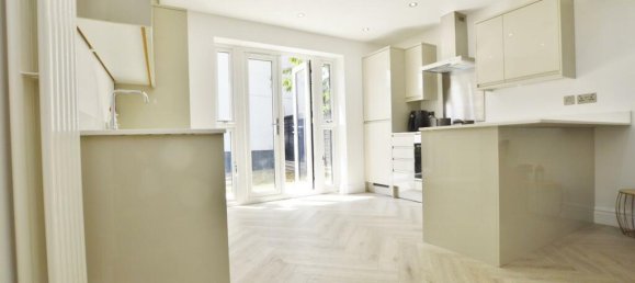 2 bedrooms Apartment in London, United Kingdom No. 12465 19