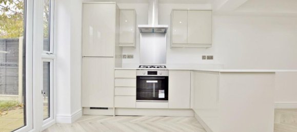 2 bedrooms Apartment in London, United Kingdom No. 12465 20