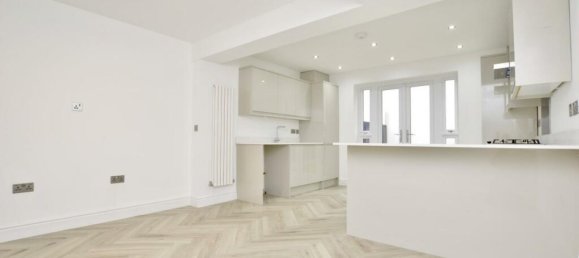 2 bedrooms Apartment in London, United Kingdom No. 12465 16