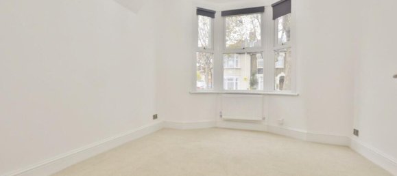 2 bedrooms Apartment in London, United Kingdom No. 12465 5