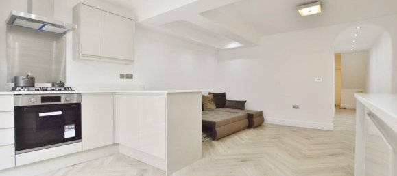 2 bedrooms Apartment in London, United Kingdom No. 12465 7