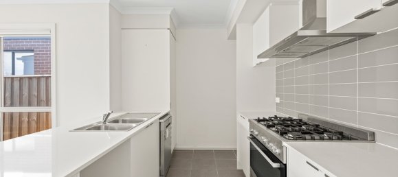 Дом с 3 спальнями в Manor Lakes, Австралия № 144 3