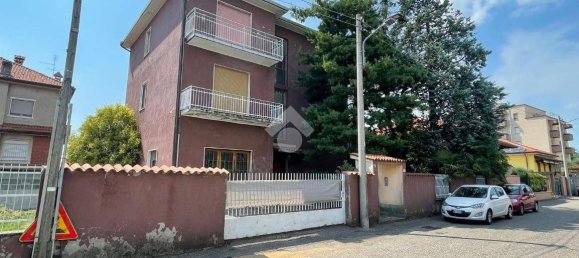 2 bedrooms Apartment in Villa Cortese, Italy No. 341850 2