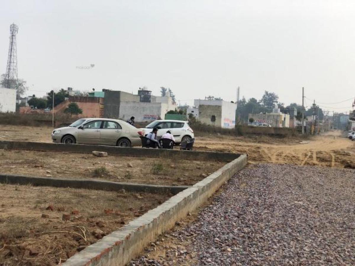 Grundstück in Noida, India, Nr. 66206