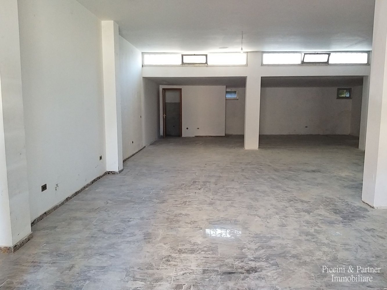 3 rooms Commercial property in Perugia, Italy No. 104396